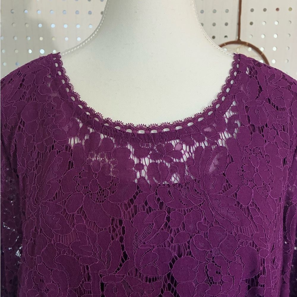 Chic women’s lace top. - Picture 2 of 8